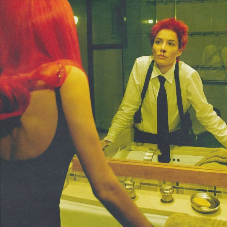 d4rwnism's tweet image. ok so… here’s my theory about Halsey’s upcoming project and the “death” of Halsey as we knew her. it’s all in the details: the ghost, the motel, the question mark, the keys.
🧵