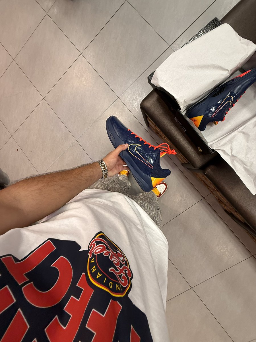 basedoutta954's tweet image. WHO COPPED??? 🐍🏀🔥