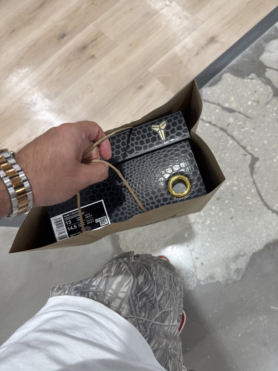 basedoutta954's tweet image. WHO COPPED??? 🐍🏀🔥