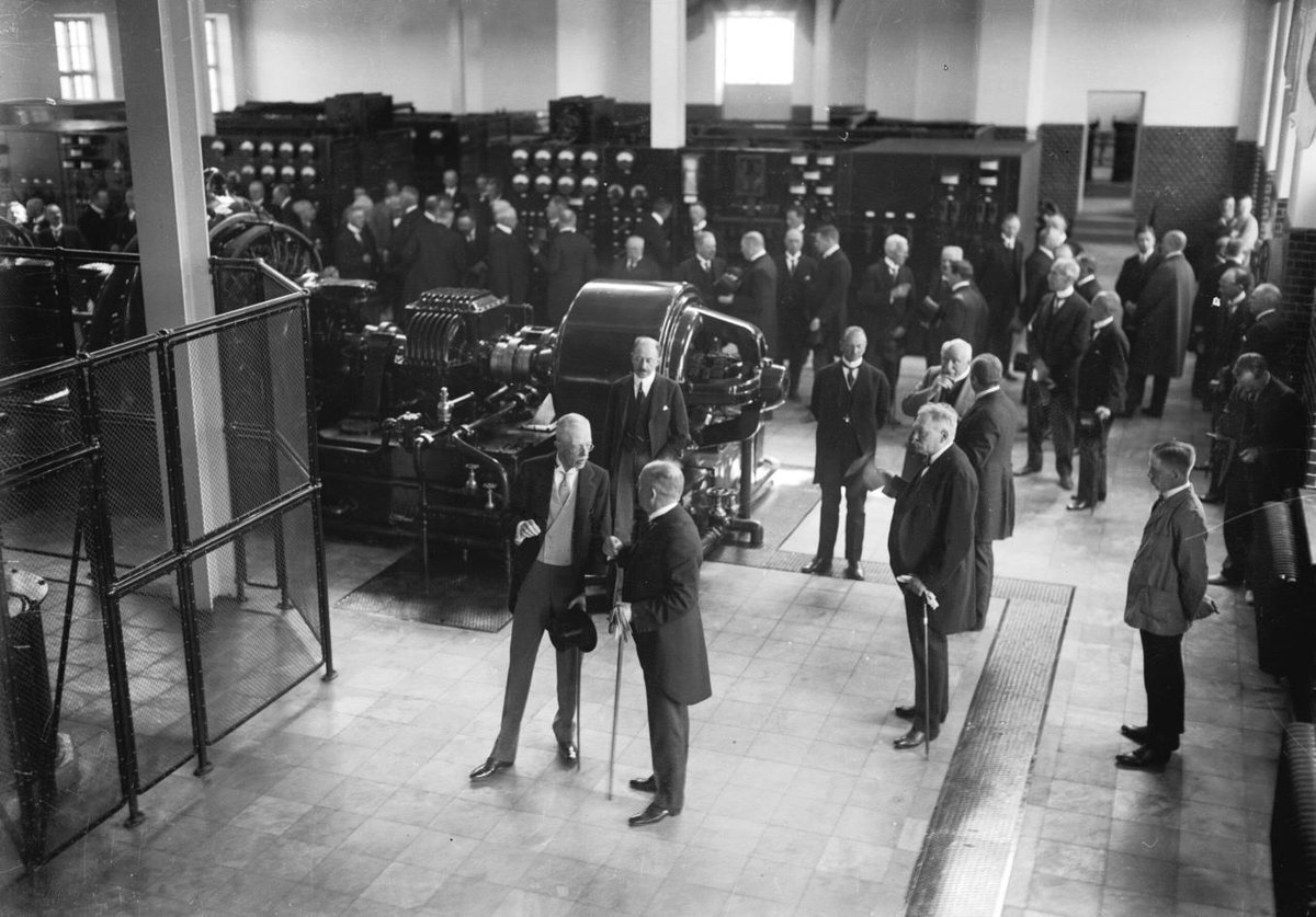 Op 2 juli 1925 werd radiostation Grimeton officieel geopend. Het radioverkeer was al op 1 december van het jaar ervoor begonnen, maar nu was het tijd voor de officiële ceremonie...
Lees er alles over op veron.nl/nieuws/overmor…
#RadioIsMagie #BeleefHetMetDeVERON #SAQ
