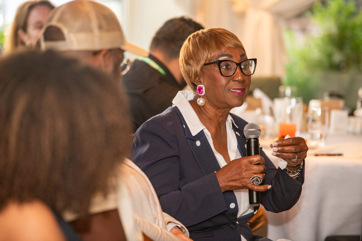 aspeninnovators's tweet image. Last week, we hosted “Strengthening Communities: Investing in Local Leaders and Collective Action” on the sidelines of #AspenIdeasHealth. Our speakers highlighted what it means to lead with connection, purpose, and service.