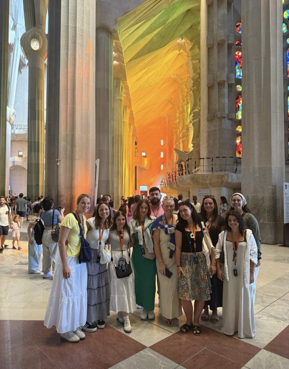 Dropping a 📍 in Barcelona, Spain

📸 : Natalie Aversano '26

Learn more about Iona's Study Abroad here:
bit.ly/3zkkKK7