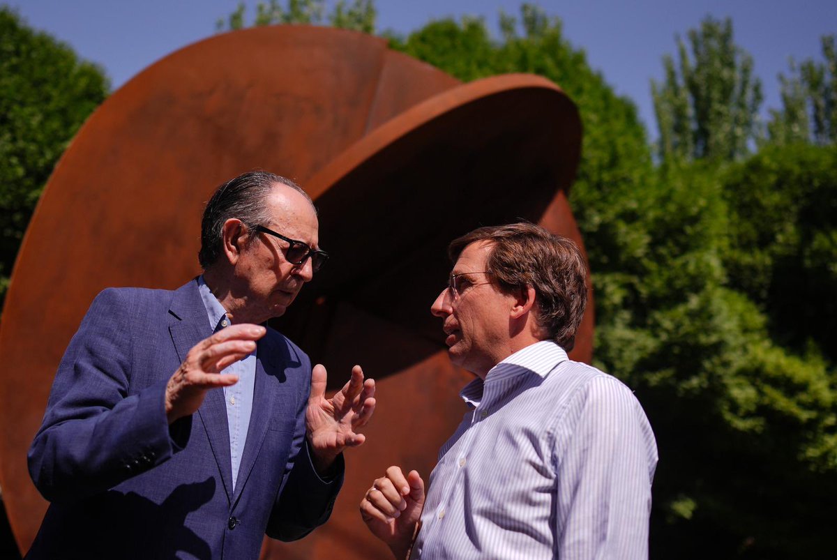AlmeidaPP_'s tweet image. La escultura “Hermes”, de Rafael Canogar, ya forma parte de Carabanchel.

Un nuevo referente en este distrito vivo y creativo, con un ecosistema único en Europa dentro del mundo del arte contemporáneo.