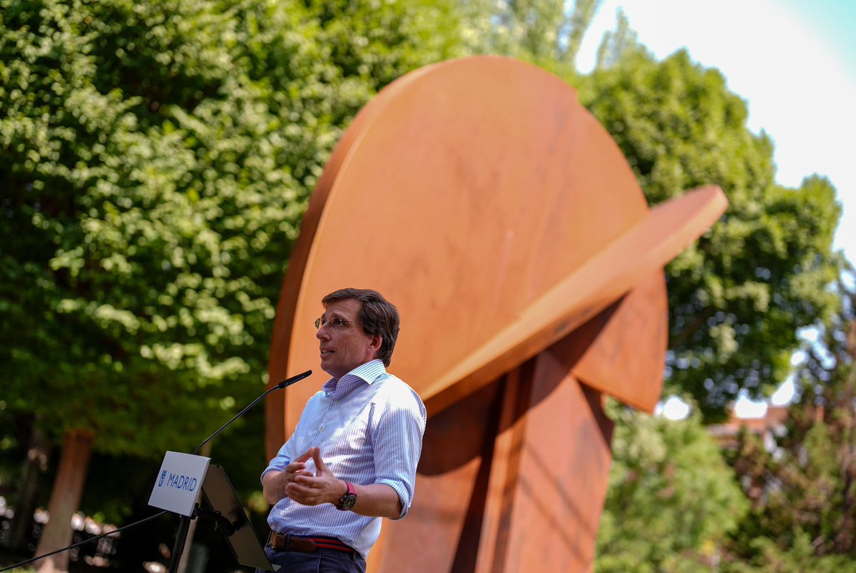 AlmeidaPP_'s tweet image. La escultura “Hermes”, de Rafael Canogar, ya forma parte de Carabanchel.

Un nuevo referente en este distrito vivo y creativo, con un ecosistema único en Europa dentro del mundo del arte contemporáneo.