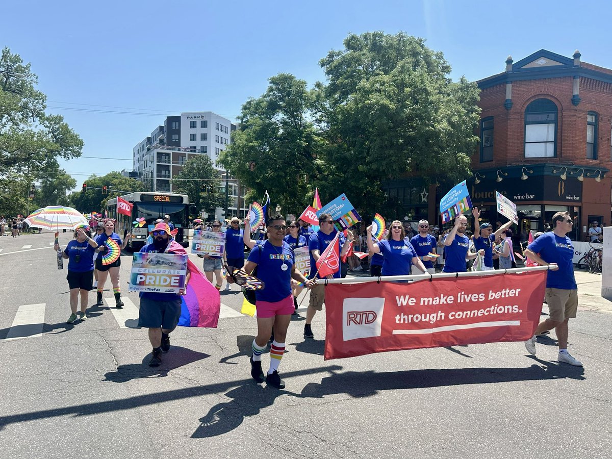 GreatDenTransit's tweet photo. Happy Monday!
It appears that yesterday’s #DenverPride parade along 17th Ave was a big success.
With #ColfaxBRT coming online in 2027, should the parade be permanently switched to 17th Ave so that BRT can help get guests to, from & around future events without disruption? https://t.co/TN6qilXlOS