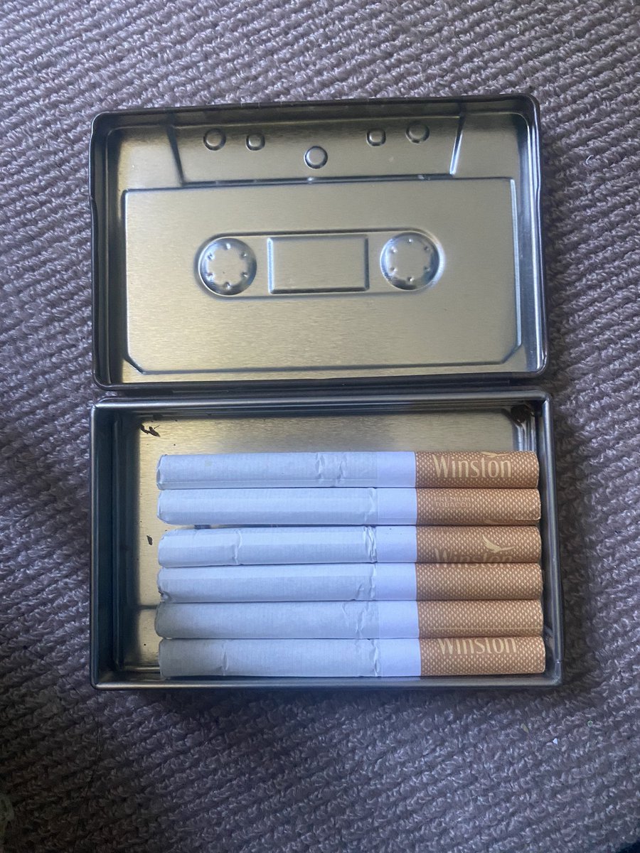 d1s3as3d_d0ll's tweet photo. rate the cig tin https://t.co/y6Z4SoDQ0C