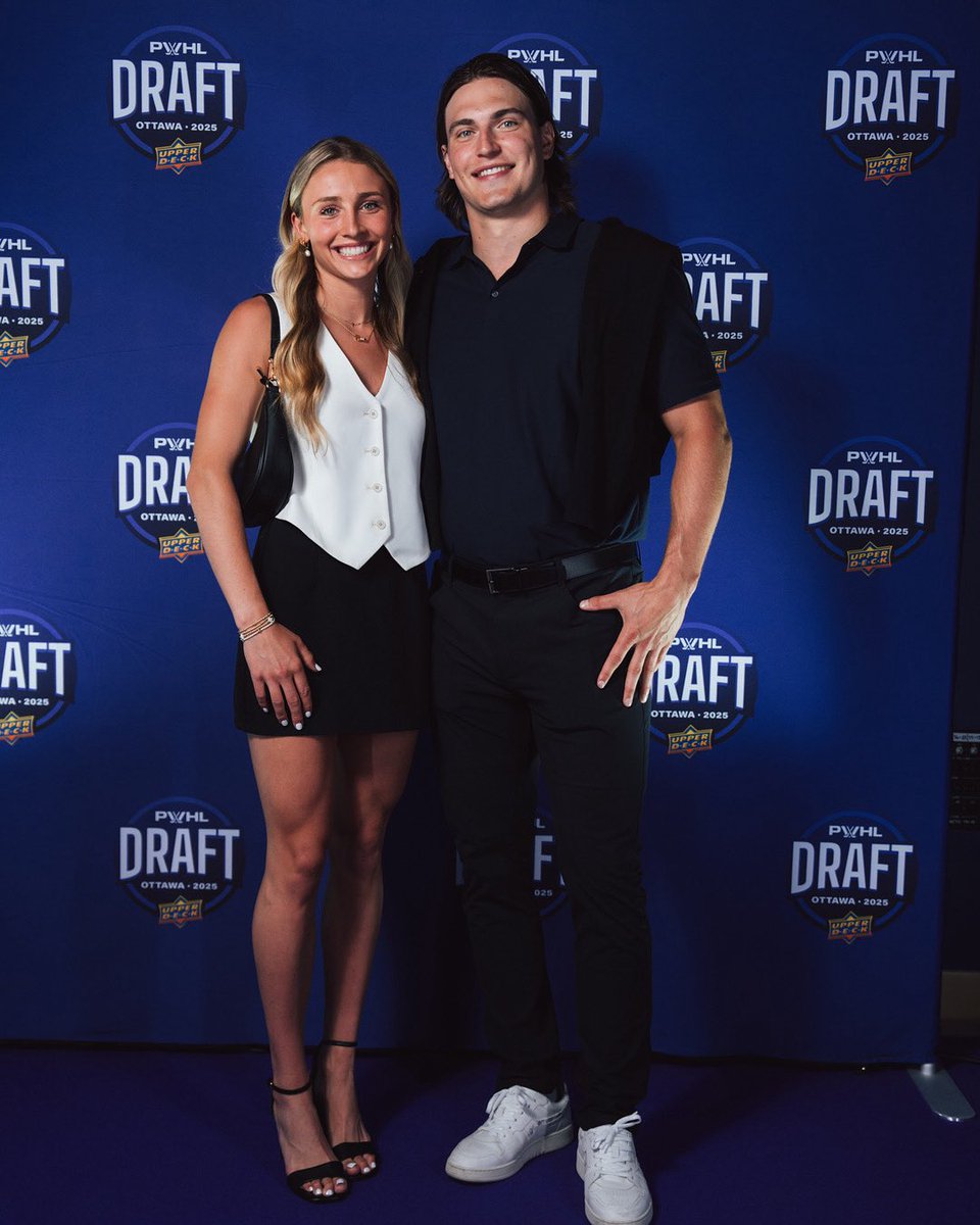 May we introduce you to hockey’s newest power couple 🙂‍↔️🔥