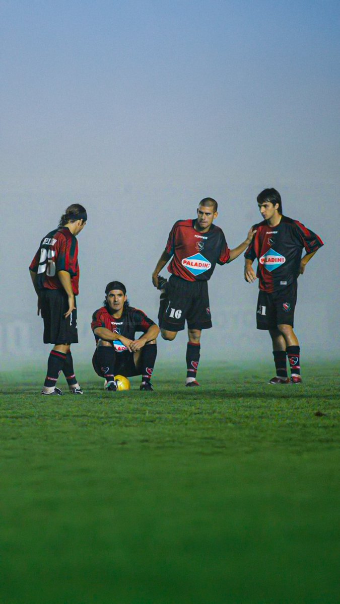 soydenewells's tweet photo. RETRO #Wallpaper    
╘ 📁 Newell's 
  ╘ 📁2006 https://t.co/LYO9PhCSNf