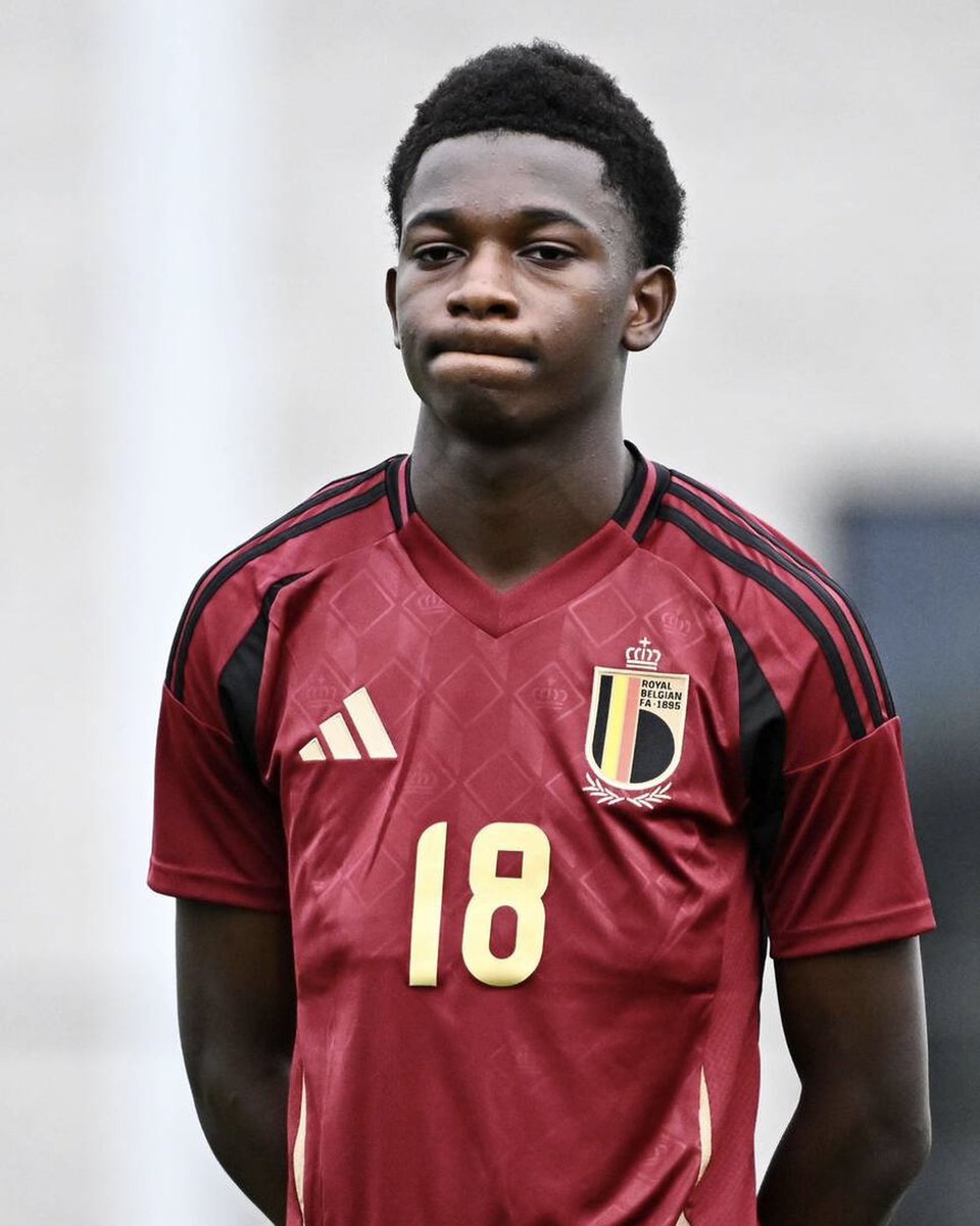 salibathegoat1's tweet photo. Having rewatched U17 Euros here’s a list of my favourite players 
-Daniel Banjaqui(17) RB🇵🇹BENFICA
-Emmanuel Mbemba(17)CB🇫🇷PSG
-Mauro Furtado(16)CB🇵🇹BENFICA
-Jesse Bisiwu(17) LW🇧🇪CLUB BRUGGE

Comps below 🫡
#benfica #psg #u17euro https://t.co/QPO1q3XJM4