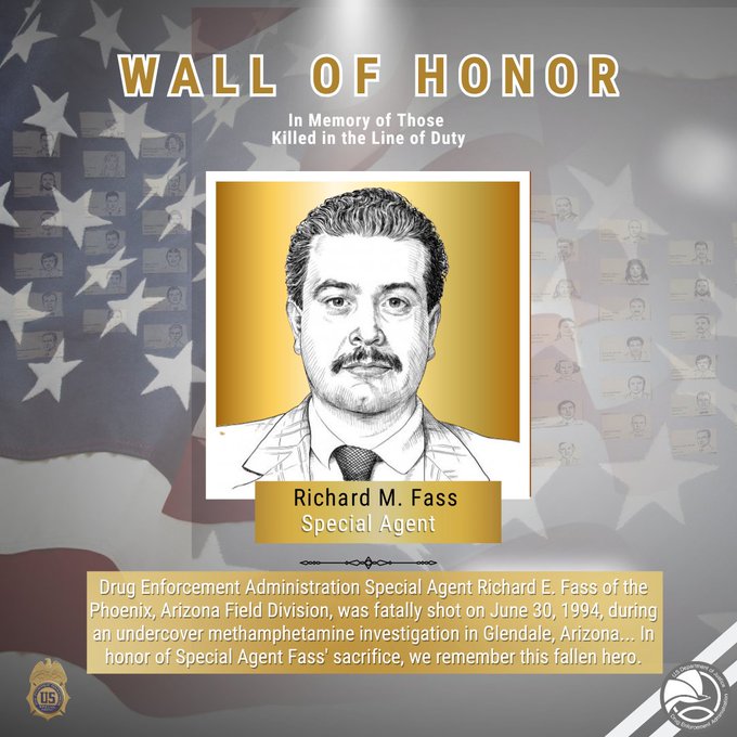 DEAPHOENIXDiv's tweet photo. Today, #DEA Phoenix takes a moment to honor Special Agent Richard E. Fass, who lost his life in the line of duty on June 30, 1994 in Glendale, AZ. Read more about our fallen hero’s sacrifice on his DEA #WallOfHonor page at https://t.co/kAgs6HJ1Q8 
#NeverToBeForgotten https://t.co/MxNiLqdArS