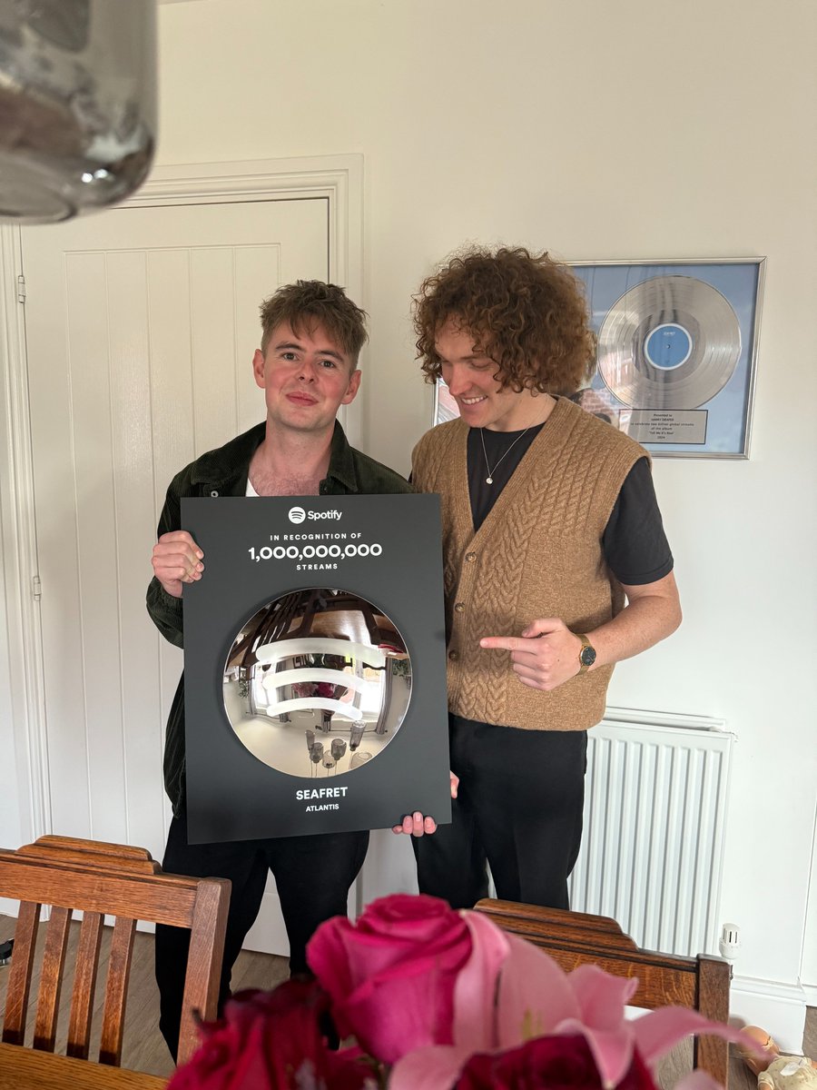 SeafretOfficial's tweet image. We interrupt our scheduled promo for our new single to bring you.... this!! Thanks to each and every one of you who streamed and are still streaming Atlantis, absolutely mind-blowing x