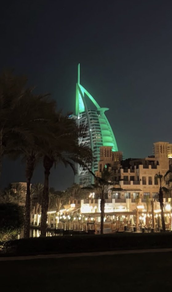 NickKeep_NKA's tweet image. Just like the Spinnaker tower only in green, @chinnychick 35 degrees here this evening. Looking forward to getting home tomorrow. #KeynoteSpeaker #ConferenceHost #Dubai