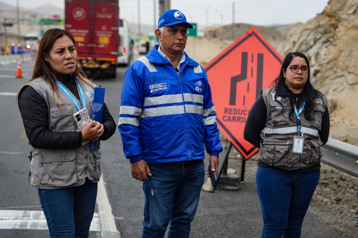 sutranperu's tweet photo. 📍#Áncash| La #Sutran, adscrita al @MTC_GobPeru, realizó acciones de control en el peaje Huambacho junto a @SucamecPeru, @OSINERGMIN, @SunafilPeru, @MigracionesPe, Municipalidad Provincial del Santa, Comisaría de Samanco y la Unidad de Carreteras de la @PoliciaPeru.💪 https://t.co/EWRy4Zqkfw
