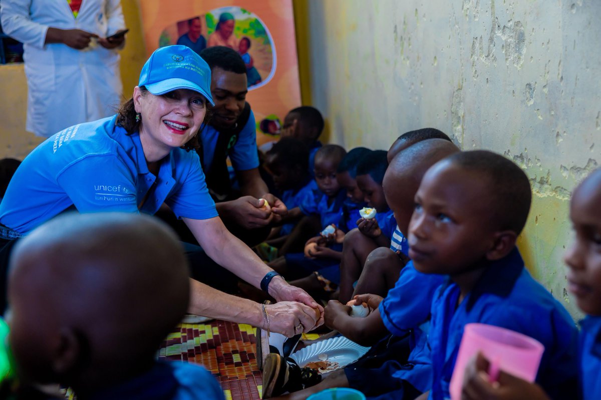 samnduwa's tweet photo. Last week we were in @KireheDistrict to witness the impact of #ImenaProgram and we attended the #Umuganda too. Thank you @LiekevandeWiel , @shelly_bhai and your team to make it.
Thank you @unicefrw, @KireheDistrict , and partners for great collaboration.
@PudenceR https://t.co/i7SXE5cwjE