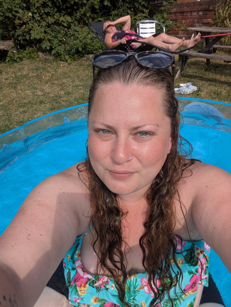 A heat like this calls for one band and one band only... <a href="/wearecassia/">Cassia</a> TROPICAL VIBES ☀️ 🌴 🌊