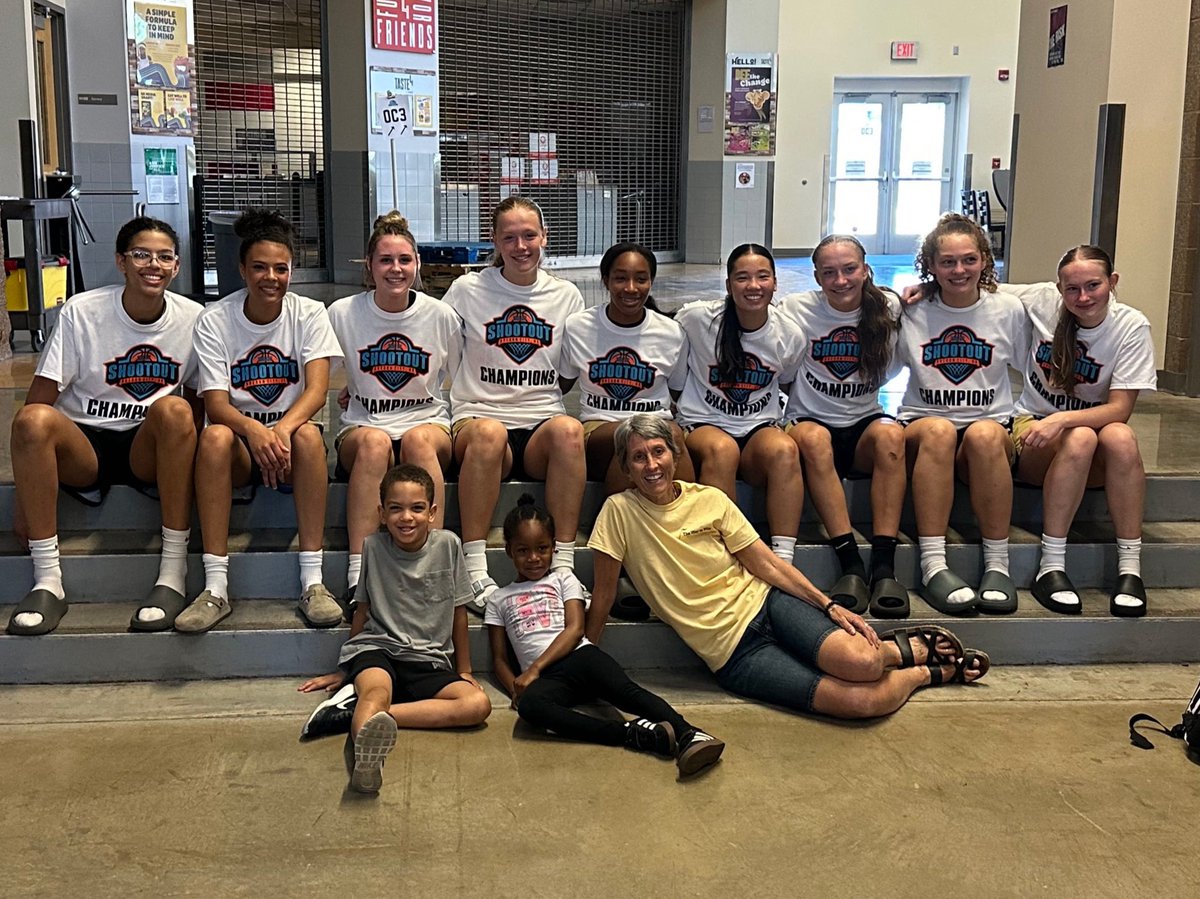 W2WBasketball's tweet image. Way to Win Gold and Silver both won the EOT Shootout Championships!
Gold is 23 - 2... Trainings this week to get ready for Battle in Seattle July 5-6.