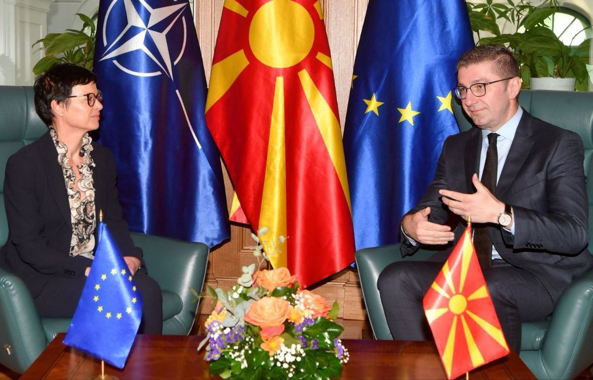 Денес остварив средба со еврокомесарката за проширување и добрососедска политика, <a href="/MartaKosEU/">Marta Kos</a>, која престојува во дводневна посета на земјава по повод лидерскиот самит на Европската Унија и Западен Балкан.

На средбата се разговараше за европската перспектива на регионот, со