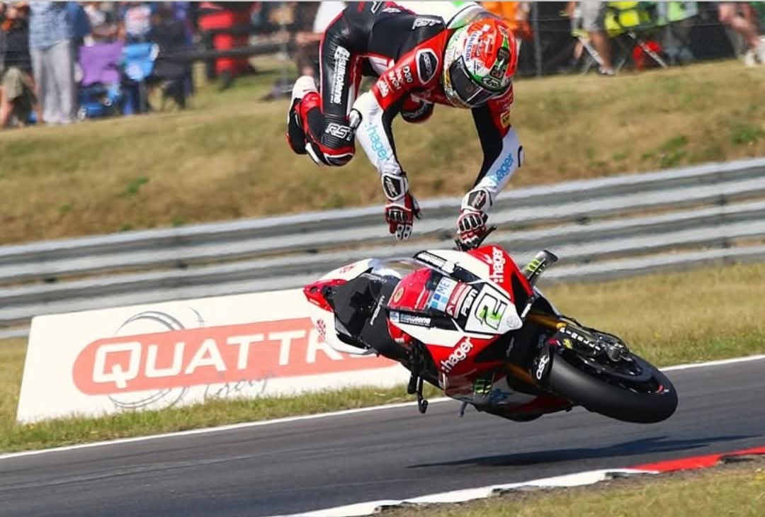 TheHardCompound's tweet photo. Great to see @GIrwinRacing on his feet with the aid of a frame after shattering his Sacrum &amp; fracturing his hip socket after a highside at @SnettertonMSV last week.

His season is very likely over as a result.

Get well soon, Glenn.

#getwellsooon #bsb #ducati https://t.co/JrMmWWeUQ3