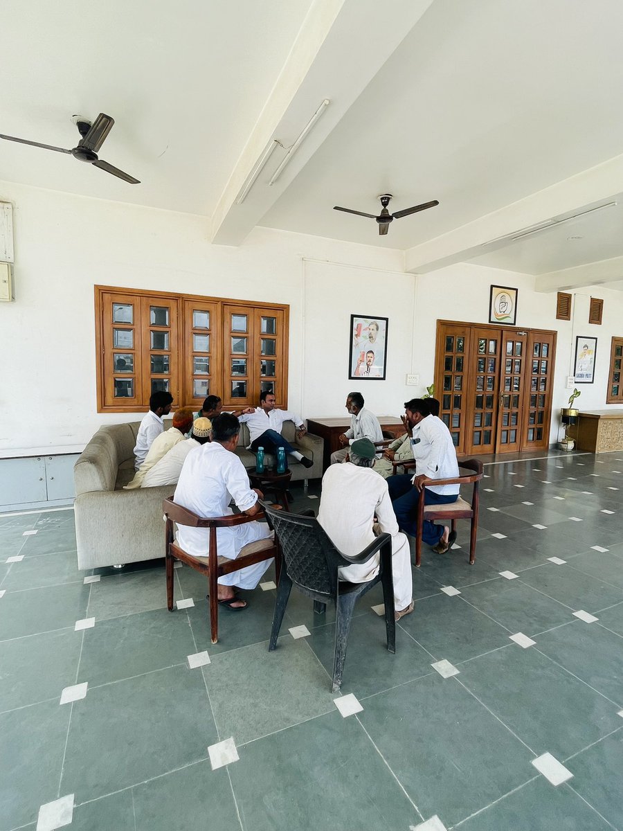 “अगर इरादे बुलंद हों तो सत्ता की सीढ़ियाँ खुद रास्ता बना लेती हैं!”“बाड़मेर के हर कोने तक पहुंचना है मेरा फर्ज़ — सवाल, समस्या या सुझाव लाओ, समाधान लेकर आऊँगा!”
<a href="/AzadBarmer/">Azad Singh Rathore</a>