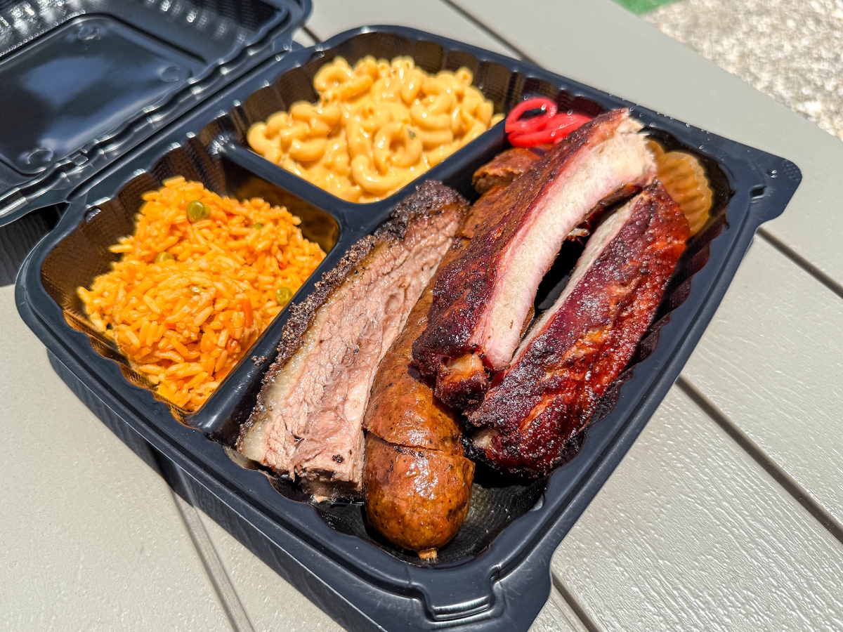 jcreidtx's tweet image. Ron Kennedy combines the Caribbean flavors of Trinidad with Texas barbecue at his modest but ambitious trailer in Baytown. Worth a visit for #HOUBBQ fans. My latest for the @houstonchron. tinyurl.com/3y92944d