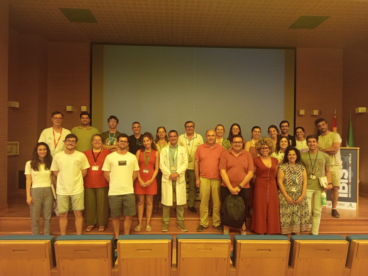 🎓📚 We wrap up the academic year of sessions from the Oncohematology &amp; Genetics Area at <a href="/ibis_sevilla/">IBiS</a>  🧬🧫 with the talk: "Predictive Toxicity Models in Lung Cancer Based on Machine Learning Techniques" 🤖🧠💥 What an honor! 🙌✨👏 #CancerResearch #AI #ML #LungCancer 💉💻🔬🎉