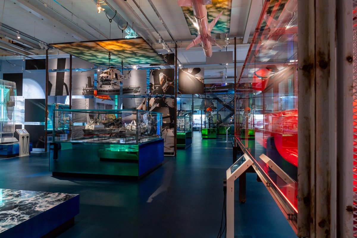 admiraalTas's tweet image. Vorige week niet alleen een geslaagde #NAVO-top en #Veteranendag maar ook de opening van de tentoonstelling ‘Marine van nu’ in het @MarinemuseumN in Den Helder. Een prachtige tentoonstelling die het verhaal v/d @kon_marine laat zien! Aanrader voor nu en de zomervakantie!
