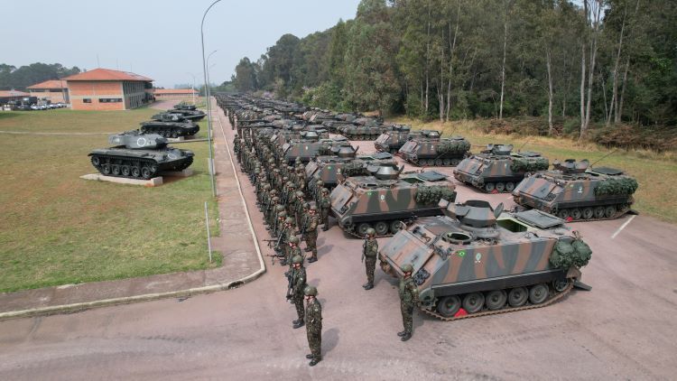 tecno_defesa's tweet photo. A 5ª Brigada de Cavalaria Blindada do @exercitooficial 🇧🇷 inicia sua certificação como Força de Prontidão
#FORPRON @CmdoCMS
Veja em https://t.co/uFg198nhzq https://t.co/LkMmPjW7PO