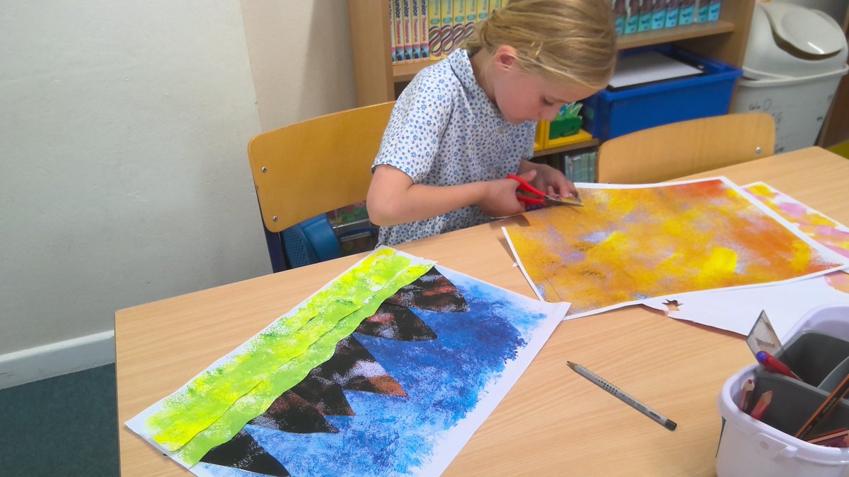 HZG_Academic's tweet photo. Year 3 creating ‘Wonderful World’ pictures by layering up colours and textures. #HazlegrovePrep #RE #HazlegroveYear3 https://t.co/W7F7jPuhPZ