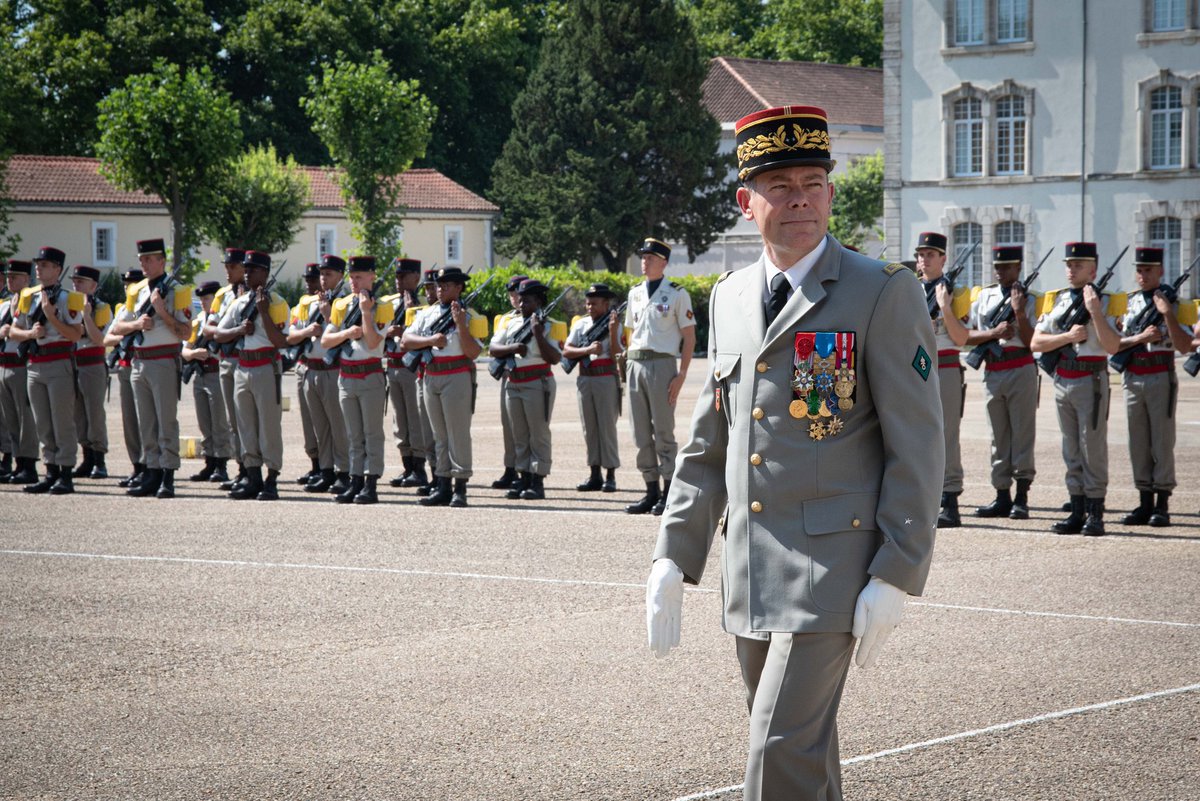 COM6BLB's tweet image. Après 2 années denses à la tête de la brigade «des coups durs et des identités fortes», le @COM6BLB a prononcé ce matin son dernier ordre du jour devant son état-major et invités. Le GBR Seiler rejoindra le Liban dans quelques jours en tant que Commandant de la Task Force Cèdre