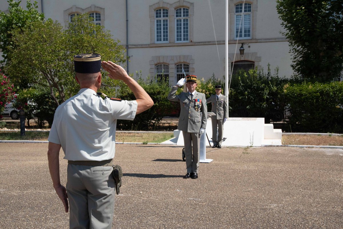 COM6BLB's tweet image. Après 2 années denses à la tête de la brigade «des coups durs et des identités fortes», le @COM6BLB a prononcé ce matin son dernier ordre du jour devant son état-major et invités. Le GBR Seiler rejoindra le Liban dans quelques jours en tant que Commandant de la Task Force Cèdre