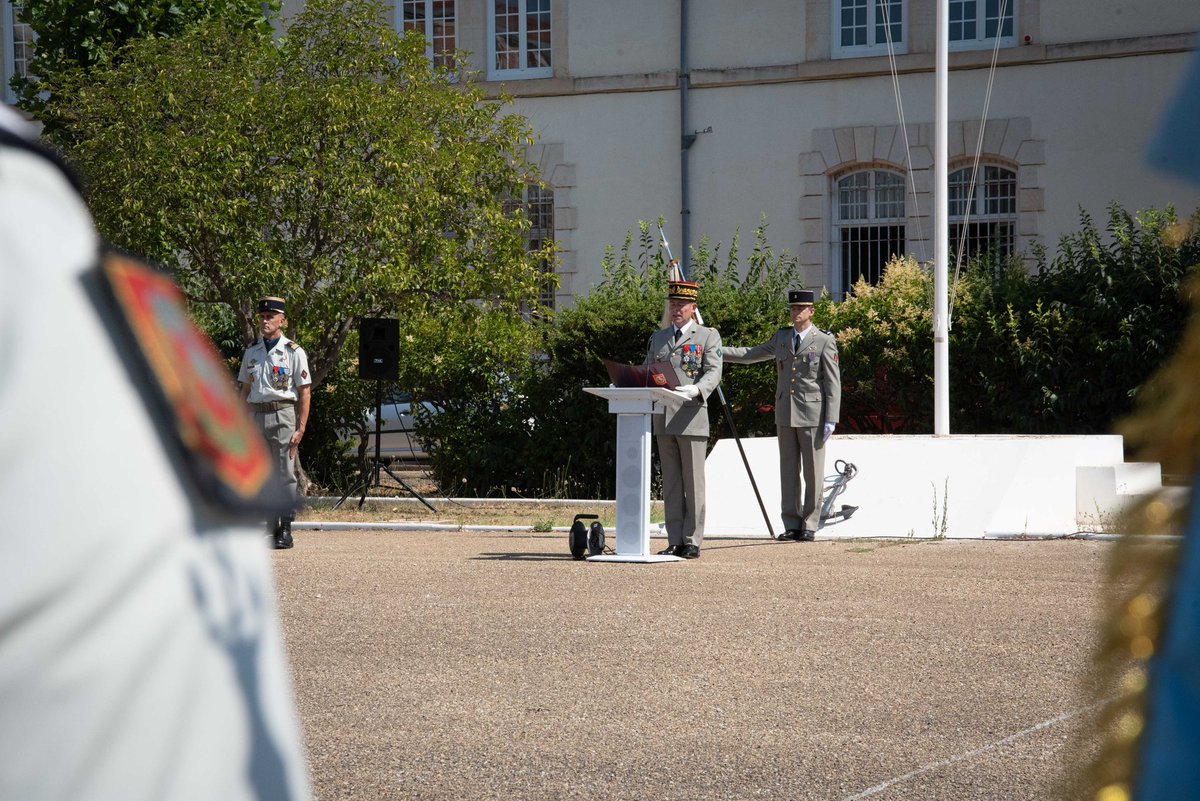 COM6BLB's tweet image. Après 2 années denses à la tête de la brigade «des coups durs et des identités fortes», le @COM6BLB a prononcé ce matin son dernier ordre du jour devant son état-major et invités. Le GBR Seiler rejoindra le Liban dans quelques jours en tant que Commandant de la Task Force Cèdre