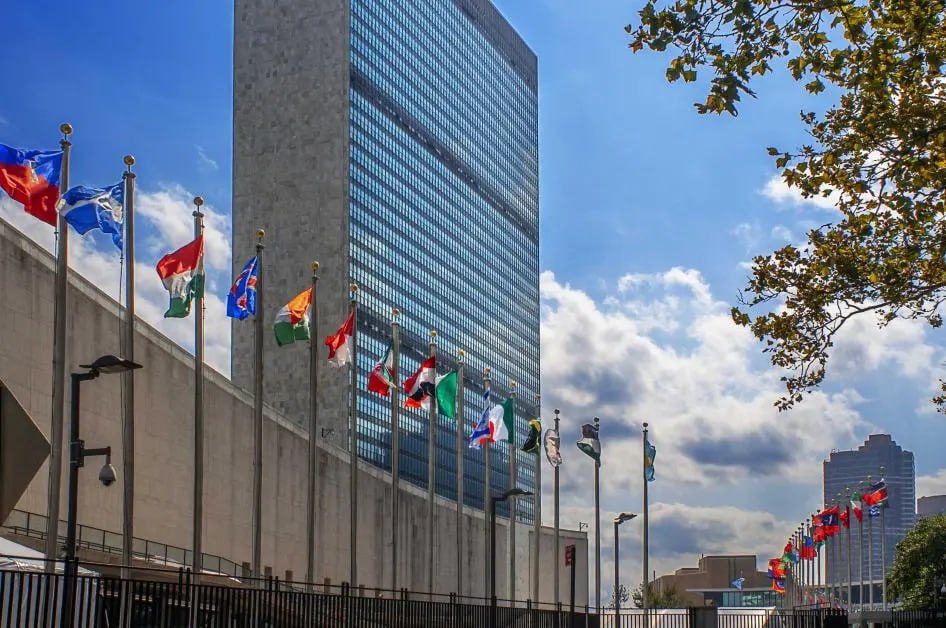 🇺🇳 🇺🇦 L’ONU confirme des exécutions et actes de torture commis par les forces ukrainiennes.
Le Haut-Commissariat des Nations unies aux droits de l’homme a reconnu des dizaines de cas d’exécutions et de tortures de civils non armés et de prisonniers de guerre russes, commis par