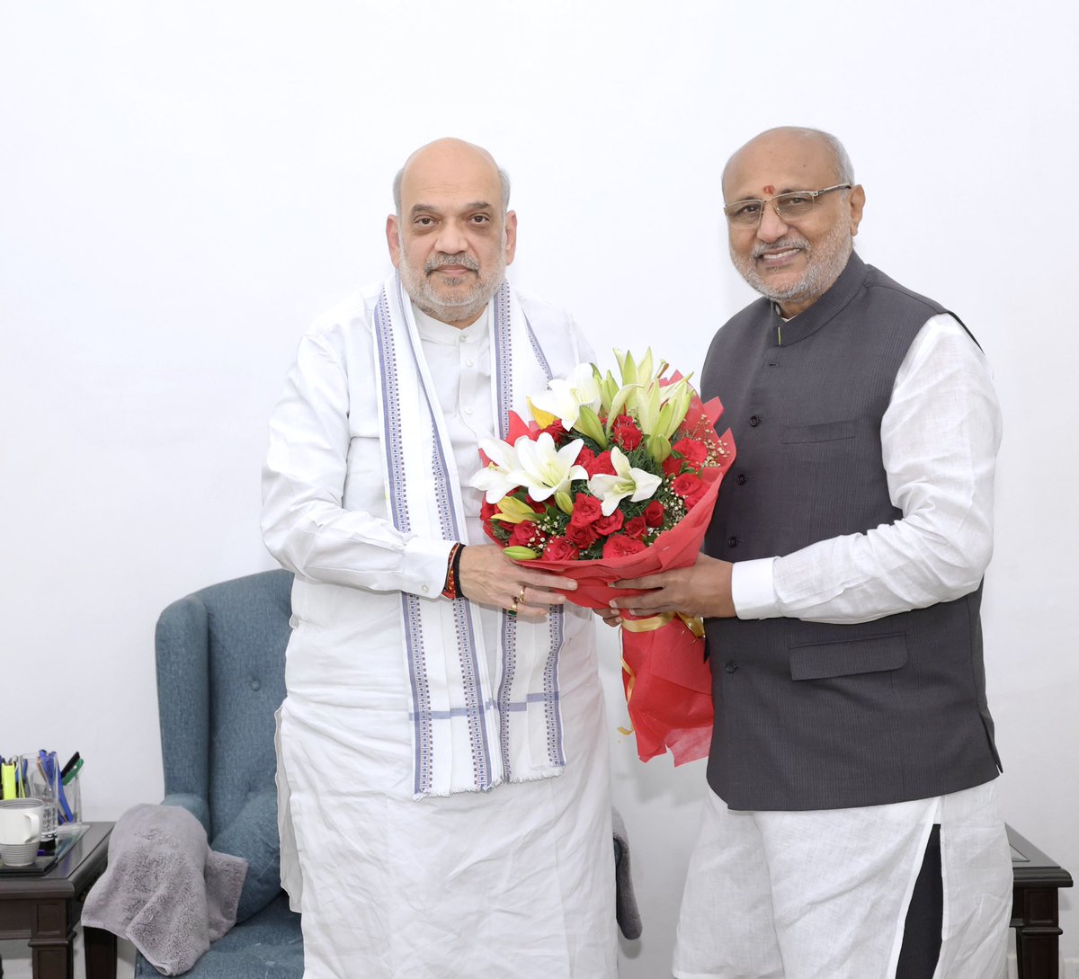 महाराष्ट्र के राज्यपाल श्री <a href="/CPRGuv/">CP Radhakrishnan</a> ने केन्द्रीय गृह एवं सहकारिता मंत्री श्री <a href="/AmitShah/">Amit Shah</a> से मुलाकात की।