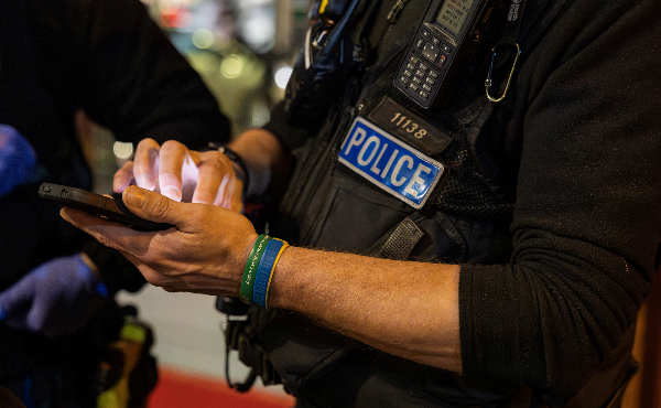 Information is sought by officers after a disturbance in #Maidstone involving men seen brandishing weapons. 

Read more on our website: kent.police.uk/news/kent/late…