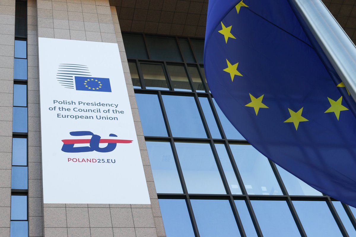Marta Kos (@martakoseu) on Twitter photo Thank you 🇵🇱 <a href="/POLAND25EU/">Polish presidency of the Council of the EU</a> for the excellent cooperation over the past six months.
Advancing the 🇪🇺#EUEnlargement agenda would not have been possible without your Presidency’s dedication & vision.
Together, we made important progress towards increasing Europe’s security & unity. Thank you 🇵🇱 <a href="/POLAND25EU/">Polish presidency of the Council of the EU</a> for the excellent cooperation over the past six months.
Advancing the 🇪🇺#EUEnlargement agenda would not have been possible without your Presidency’s dedication & vision.
Together, we made important progress towards increasing Europe’s security & unity.