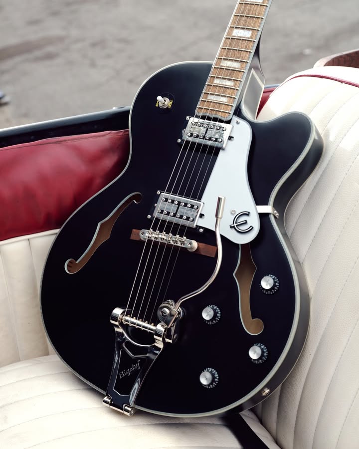 Swing into the week with the Epiphone Swingster.

Vintage style, modern playability—what’s not to love?

👉 Get swinging: ow.ly/yTGU50Wf9nx

#epiphone #foreverystage