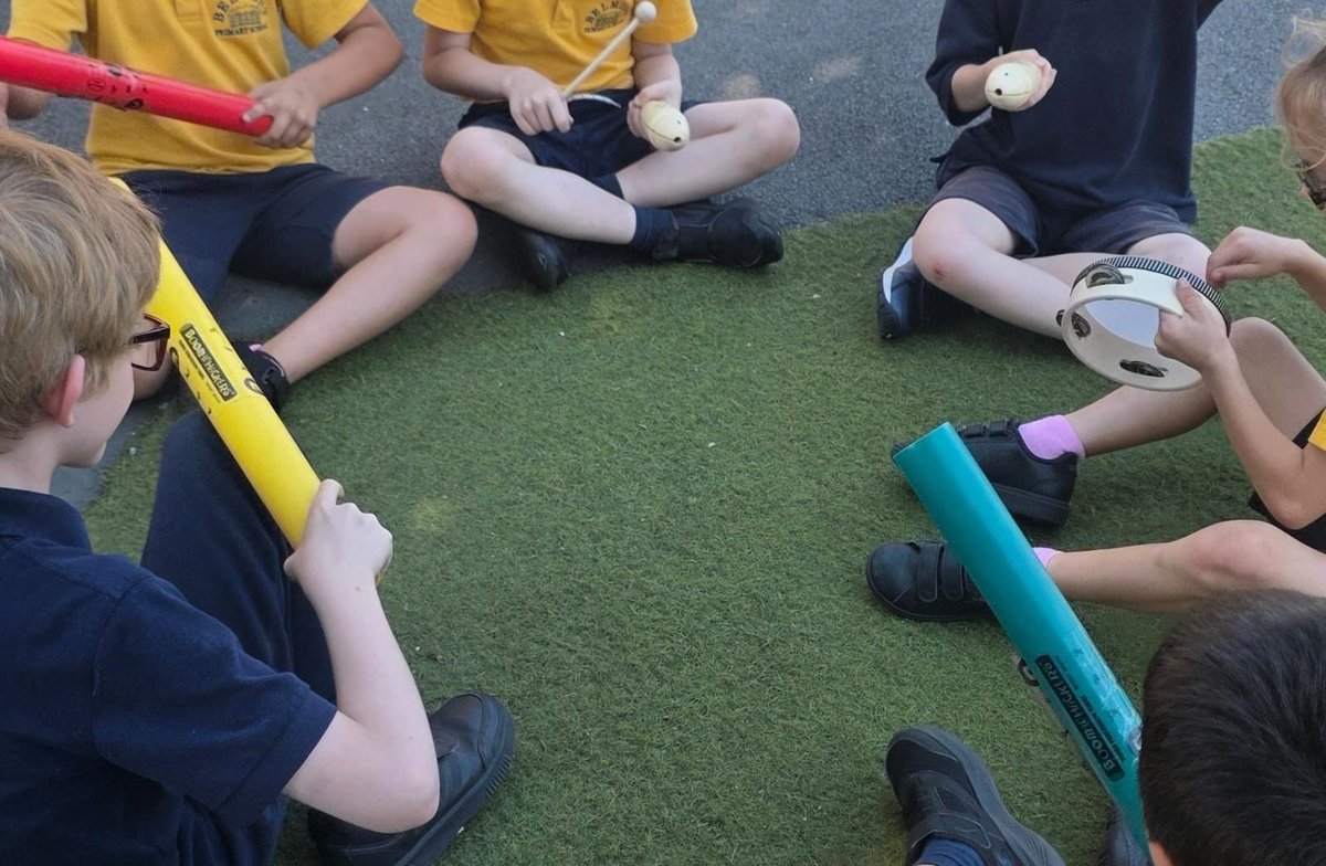 Year 2 escaped the classroom and took their music outdoors, creating their own summertime compositions in the shade. #summer #music #heatwave ☀️ 🎵