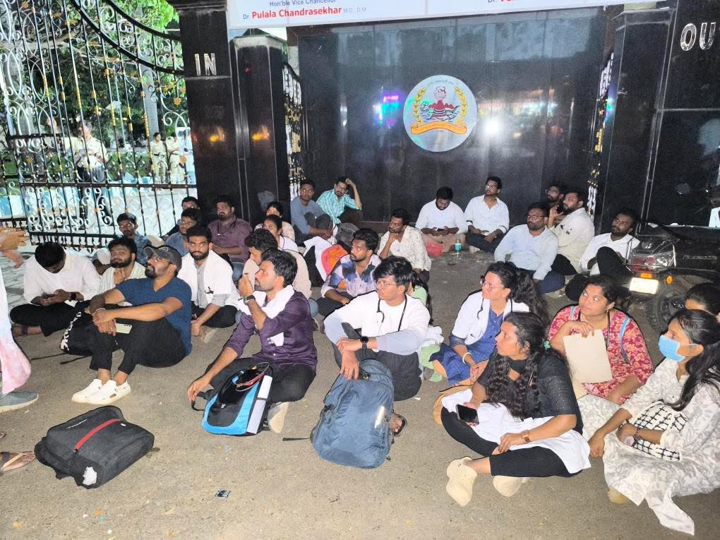 official_afa_'s tweet photo. In India’s crumbling medical system, injustice doesn’t knock,it marches in plain sight.  
Despite strictly adhering to every guideline issued by @NMC_BHARAT, FMGs from Andhra Pradesh are being denied permanent registration by the APMC registrar.  
The apex body watches silently, unmoved, as though these lives don’t matter.
Parents who gave their all to see their children wear the white coat with pride. Now, those qualified childs are sitting on the road for over 24 hours for their basic rights.  @ncbn @PawanKalyan @FordaIndia @UDF_BHARAT @DrRohanKrishna3 @DrDhruvchauhan @drlakshyamittal @Xpress_edex