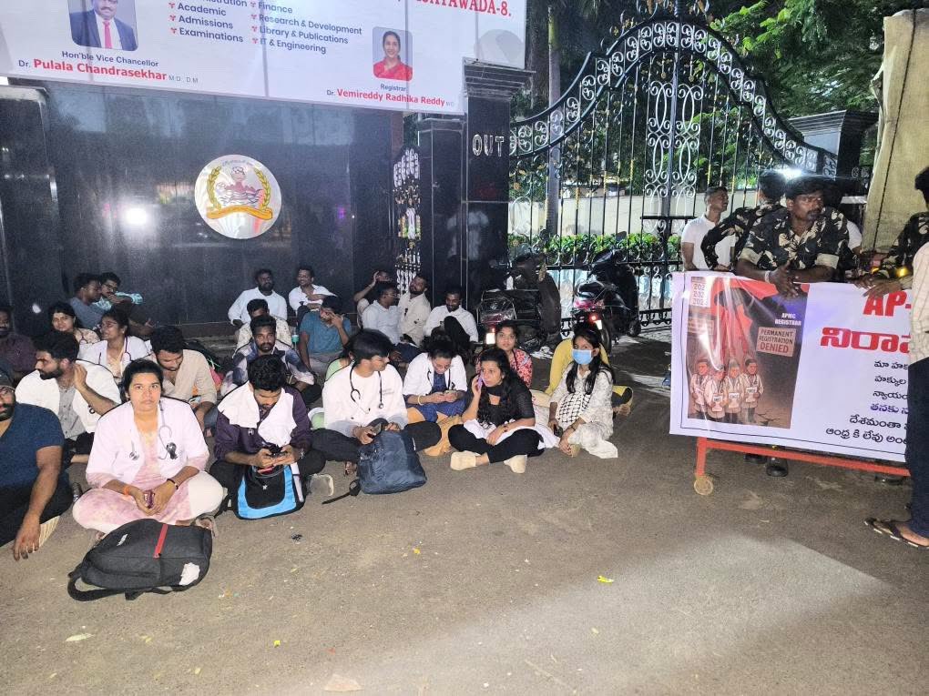 official_afa_'s tweet photo. In India’s crumbling medical system, injustice doesn’t knock,it marches in plain sight.  
Despite strictly adhering to every guideline issued by @NMC_BHARAT, FMGs from Andhra Pradesh are being denied permanent registration by the APMC registrar.  
The apex body watches silently, unmoved, as though these lives don’t matter.
Parents who gave their all to see their children wear the white coat with pride. Now, those qualified childs are sitting on the road for over 24 hours for their basic rights.  @ncbn @PawanKalyan @FordaIndia @UDF_BHARAT @DrRohanKrishna3 @DrDhruvchauhan @drlakshyamittal @Xpress_edex