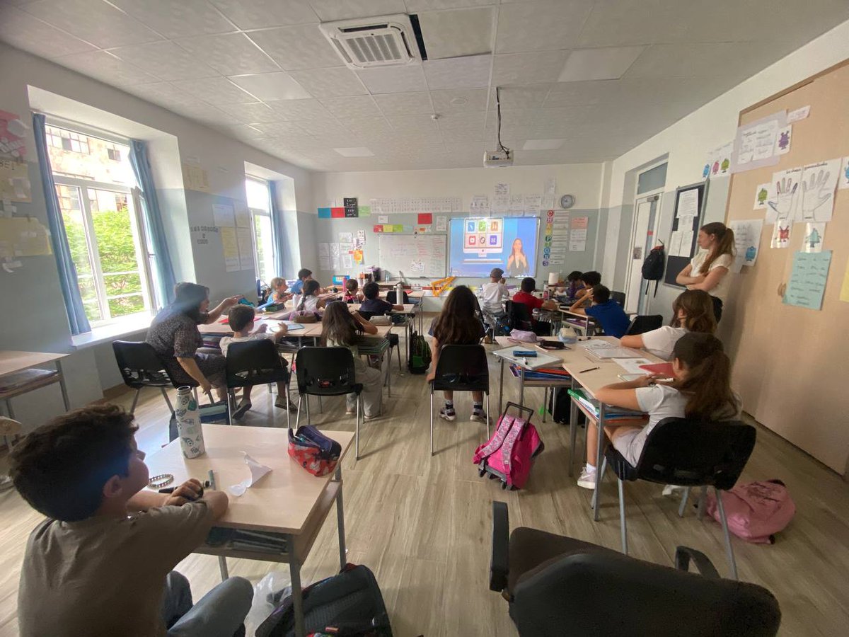 UnionOperatorAM's tweet image. As part of the Child Online Protection program launched by the @ITU in June, @KristyGyonjyan initiated an interactive session at the Anatole France French Educational Complex, focusing on online safety and media literacy. Around 60 pupils aged 9-11 participated in the session.