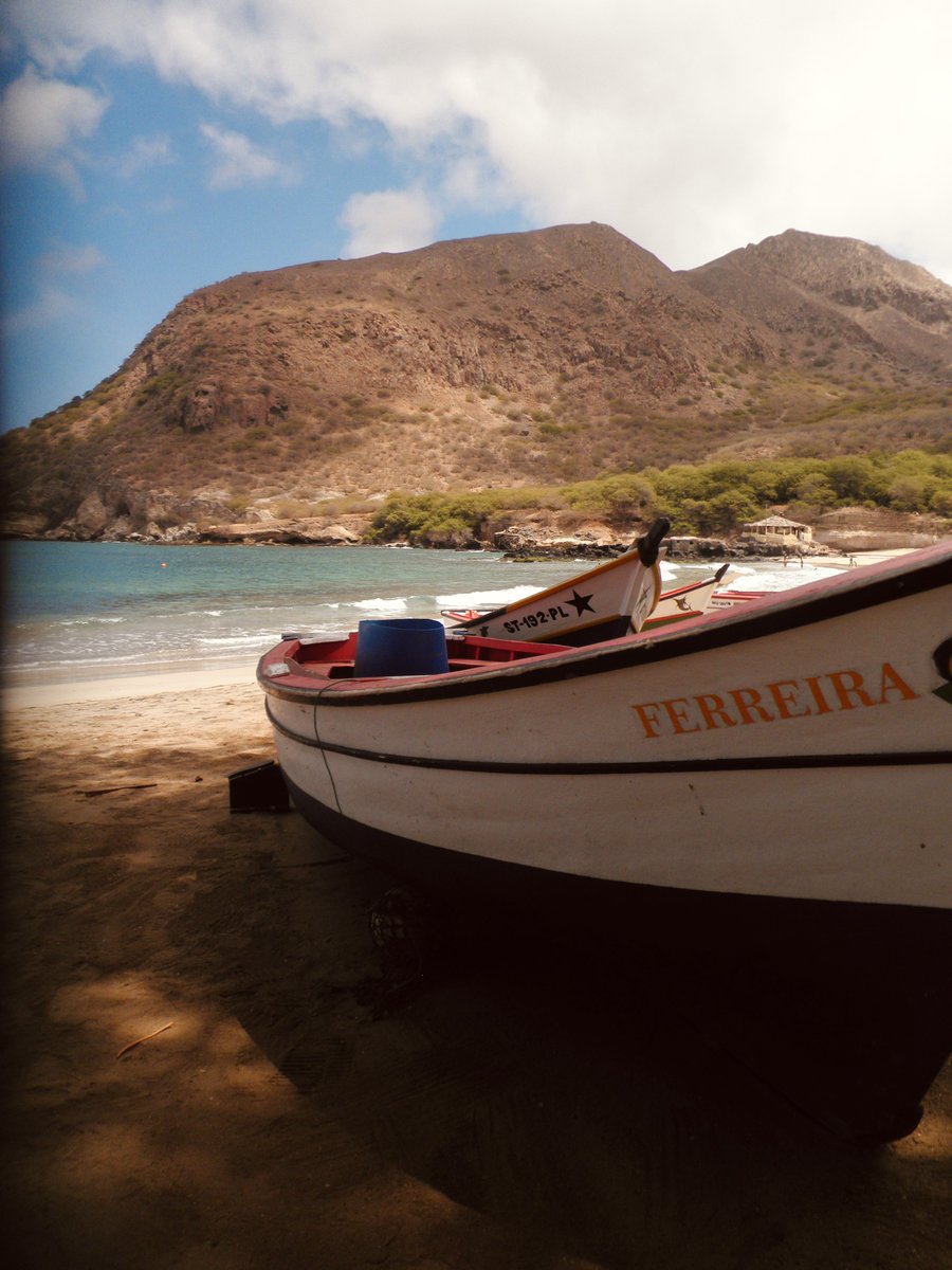 Echo_send's tweet photo. 🌴 Une destination discrète, la ville de Tarrafal - Cap-Vert 

La mer, le temps s’écoule presque plus lentement, une île qui fait penser aux Caraïbes.

#caboverde #capvert #tarrafal #olympus https://t.co/Q77qCpzsWY