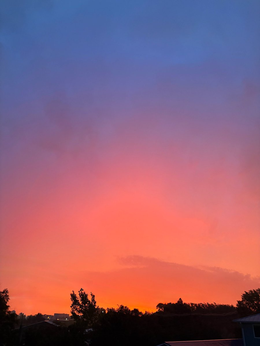 WonderwalI__'s tweet photo. Que bonito el amanecer de hoy🧡. https://t.co/kNXCXrVjb9