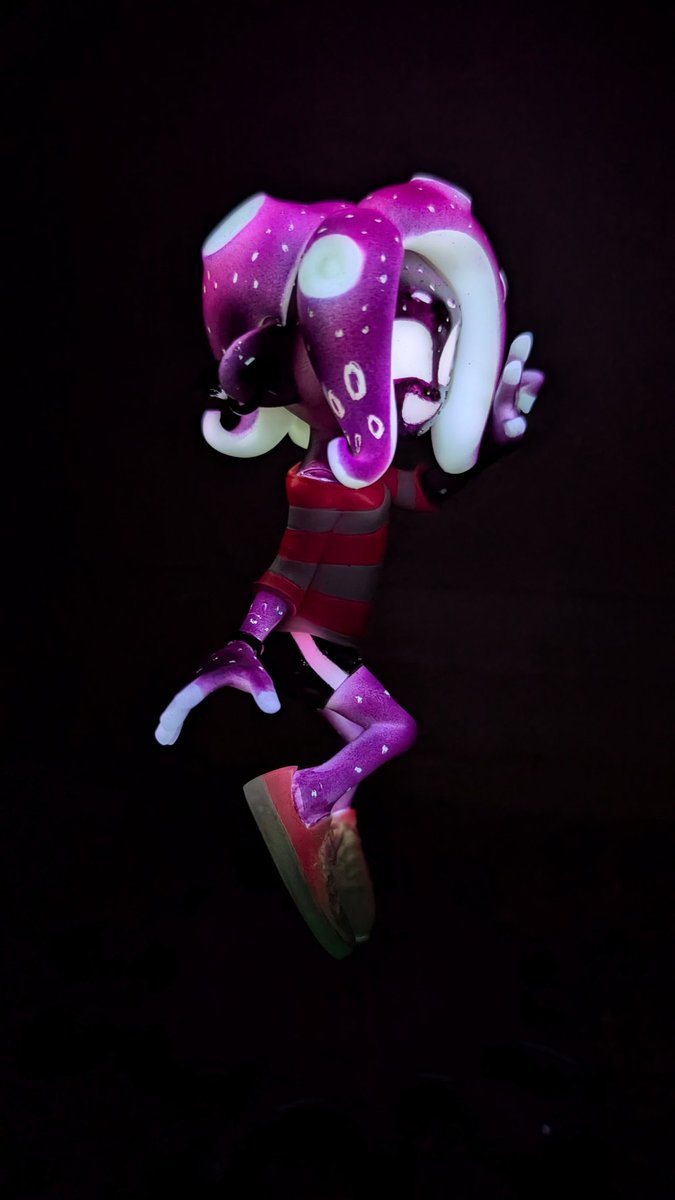 casting_studio_'s tweet image. Introducing Stella... Half of the pair of my commissioned figures to be completed. Massive thanks to @TechnoGlowInc for their amazing glow powder to make this figure a reality. Casted in @SmoothOn 325 resin. More reveals to come later.