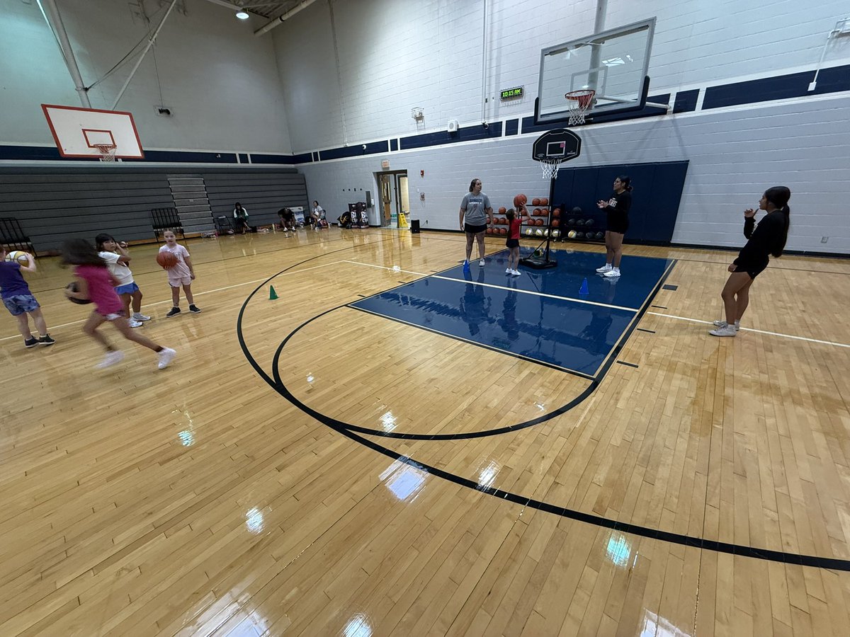 LubbockHS_GBB's tweet image. Day 1 of 806 Lady Westerners Beginners Basketball Camp! #GrowingToBeLadyWesterners #FutureLadyWesterners #CampVibes