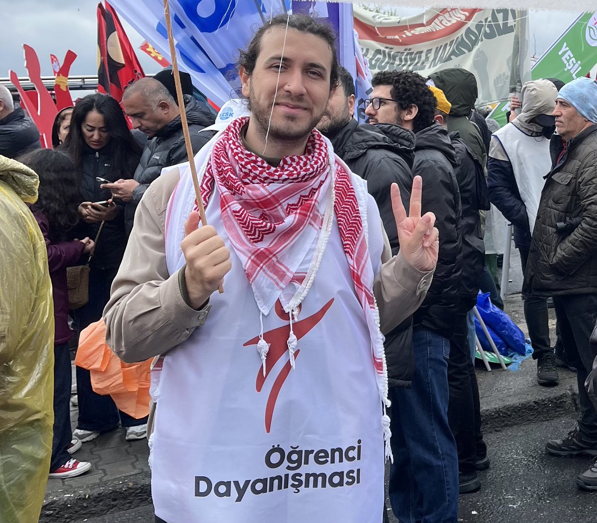 Doğan Nur, Hivda Selen ve Sinem Çelebi için özgürlük!

Aralarında bir arkadaşımızın da olduğu 3 kişi hukuksuzca tutuklandı!

Yaşamda ısrar ediyoruz, nefrete karşı baş kaldırmaktan vazgeçmeyeceğiz ✌🏼🌈
