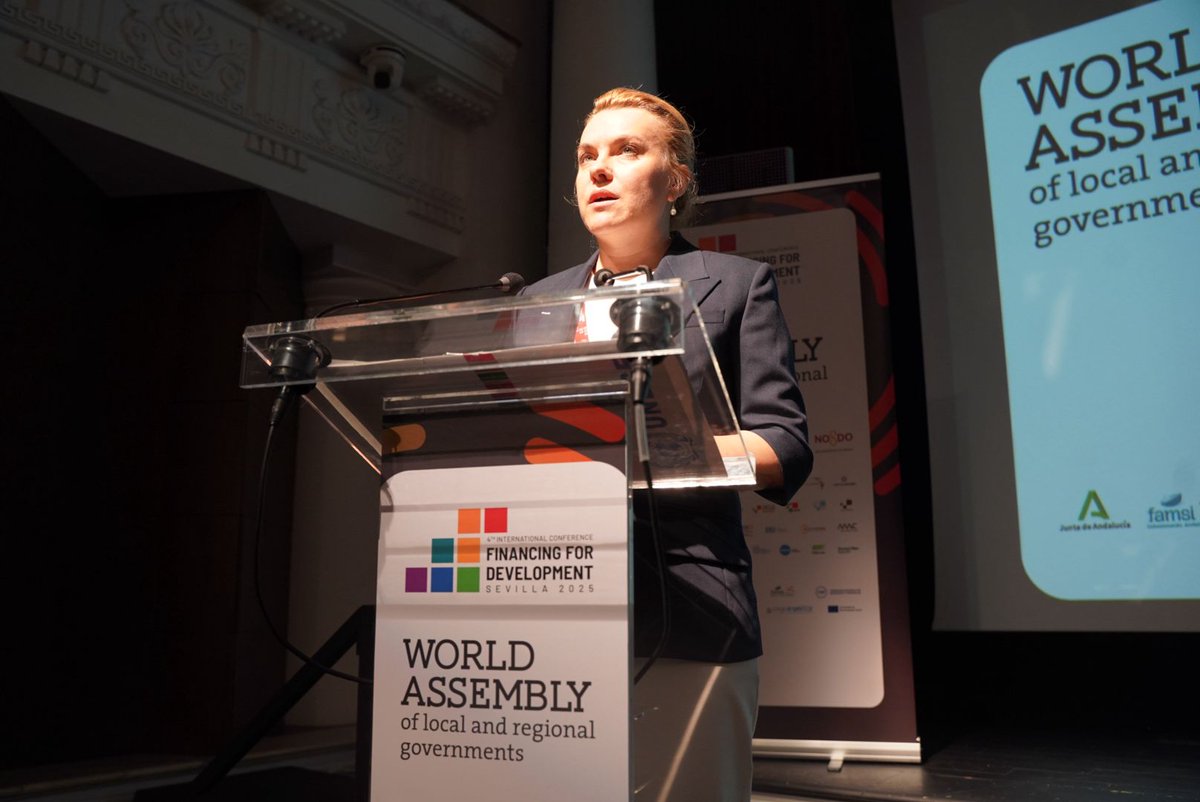 🟡 #FFD4

🙌<a href="/Tatiana_Molcean/">Tatiana MOLCEAN</a>, Executive Secretary <a href="/UNECE/">UNECE</a>: 

💬The final conference document highlights financing tools. I fully support reforming the financial architecture to prioritize care and recognize #LRGs as essential actors in development. 

#Listen2Cities