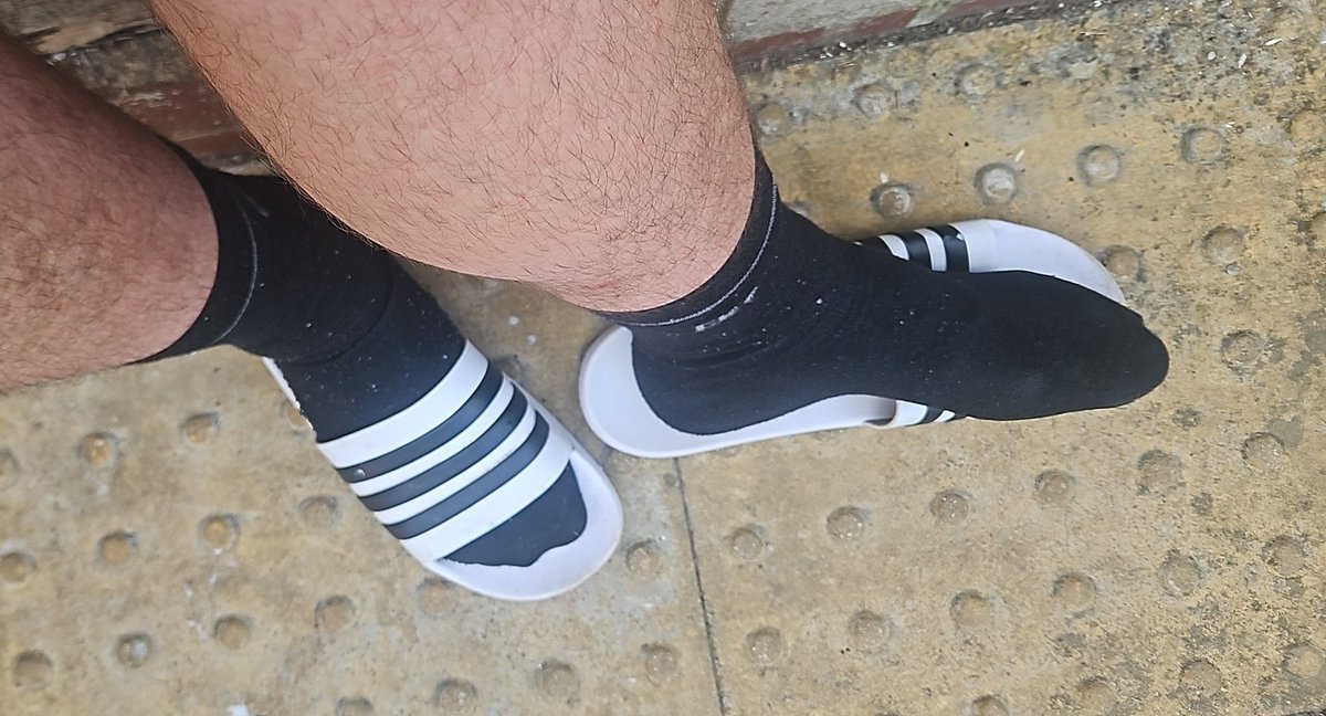 Come take a sniff on these battyboy you'll love it #sockfag #cashfag #footsub #feetfreak #spitpig #smokepig