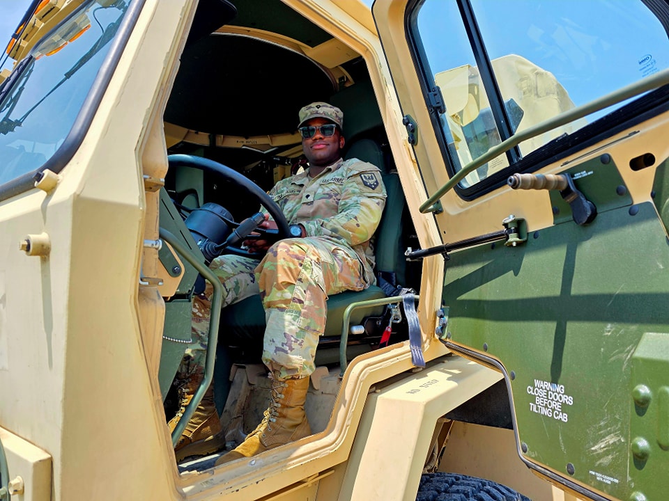 Missouri_NG's tweet image. 🎖️ Soldier Spotlight: Spc. Cameron Williams
An 88M with the 110th MEB, Williams serves while working toward a psychology degree at MO Western. He joined to help pay for school and gain experience.
Thank you Spc. Williams for your dedication, drive, and commitment to excellence!