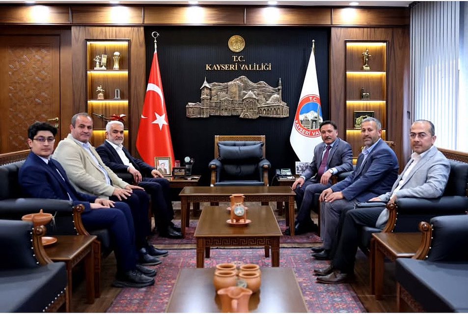 MehmetCalhan_'s tweet photo. 📍 Kayseri Valiliği
Genel Başkanımız Sayın Zekeriya Yapıcıoğlu ile birlikte, Kayseri Valimiz Sayın Gökmen Çiçek’i makamında ziyaret ettik.
Nazik ev sahipliği ve samimi sohbetleri için teşekkür ediyoruz.

🤝 #Kayseri #Ziyaret #ZekeriyaYapıcıoğlu #GökmenÇiçek https://t.co/YcfaprWAEv
