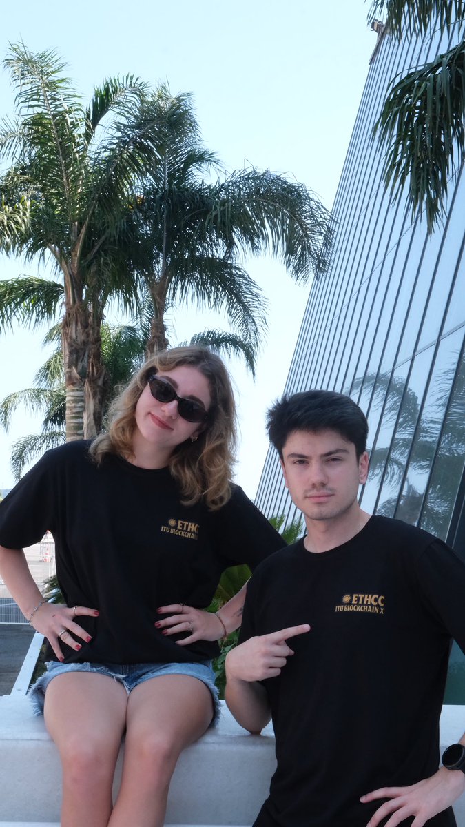 ITUblockchain's tweet image. Tasarımcımız @kamanlizeynep tarafından tasarlanan Cannes temalı tişörtlerimiz ile EthCC’deyiz! 🌞